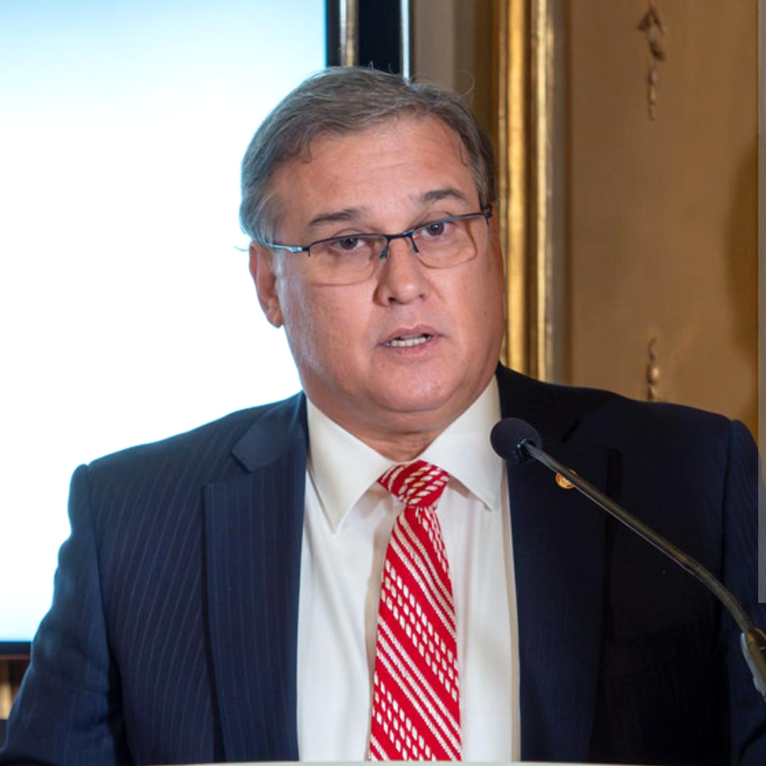 D. Justo Apodaca
Embajador de la República del Paraguay.